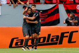 Flamengo domina o São Paulo, reage duas vezes, mas perde pênalti e fica no empate