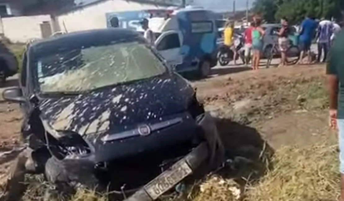 Vítima de colisão entre carros ocorrida hoje em Atalaia teve a mão dilacerada