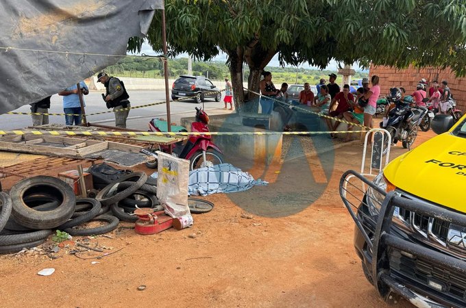 Homem é morto com tiros na cabeça enquanto conversava com amigos em Palmeira dos Índios