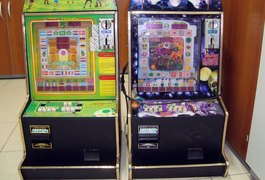 Polícia prende mulher com máquinas caça-níqueis em Arapiraca