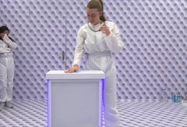 Elisa aperta o botão vermelho do Quarto Branco do BBB 26 e desiste da disputa