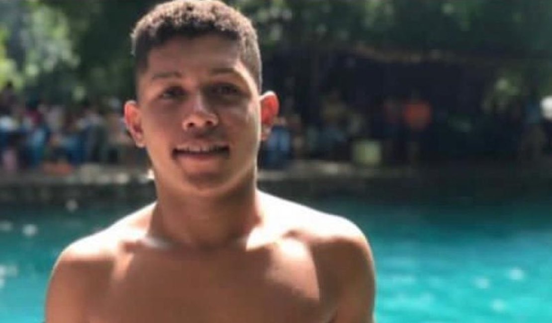 Jovem tem casa invadida e é assassinado a tiros enquanto dormia, em Murici