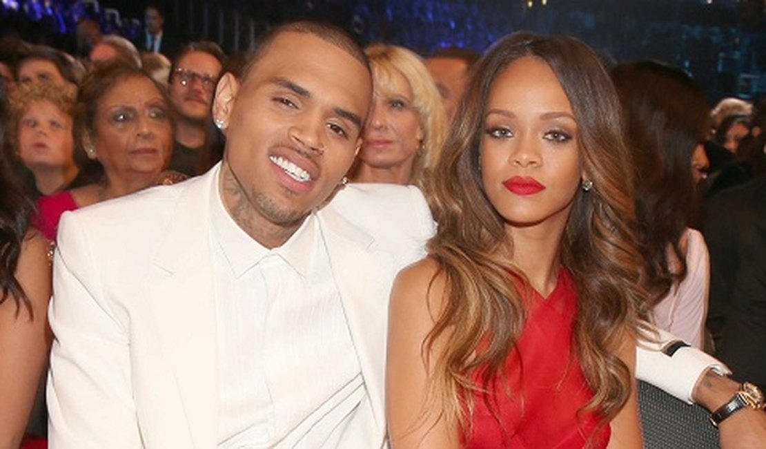 Chris Brown culpa Rihanna por ter desfigurado o rosto dela