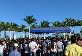 Familiares dão último adeus a Zezito Pessoa, em Arapiraca