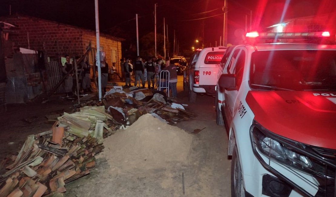 Criminosos invadem casa e matam jovem a tiros em Arapiraca; assista
