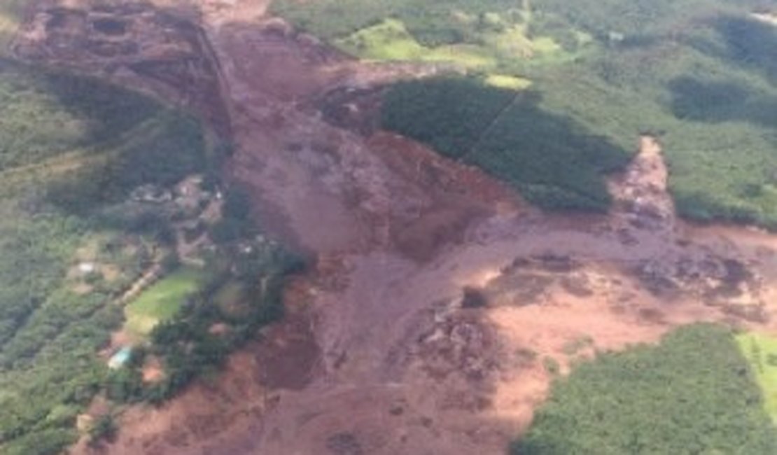 Vale aciona sirenes, retira moradores e suspende buscas em Brumadinho