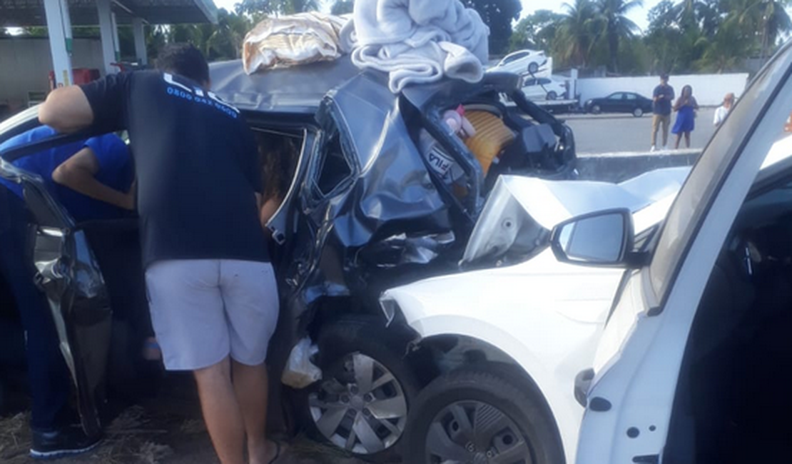 Forte colisão traseira deixa homem gravemente ferido em Junqueiro