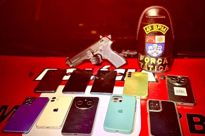 PM descobre depósito de drogas em casa abandonada e prende três suspeitos