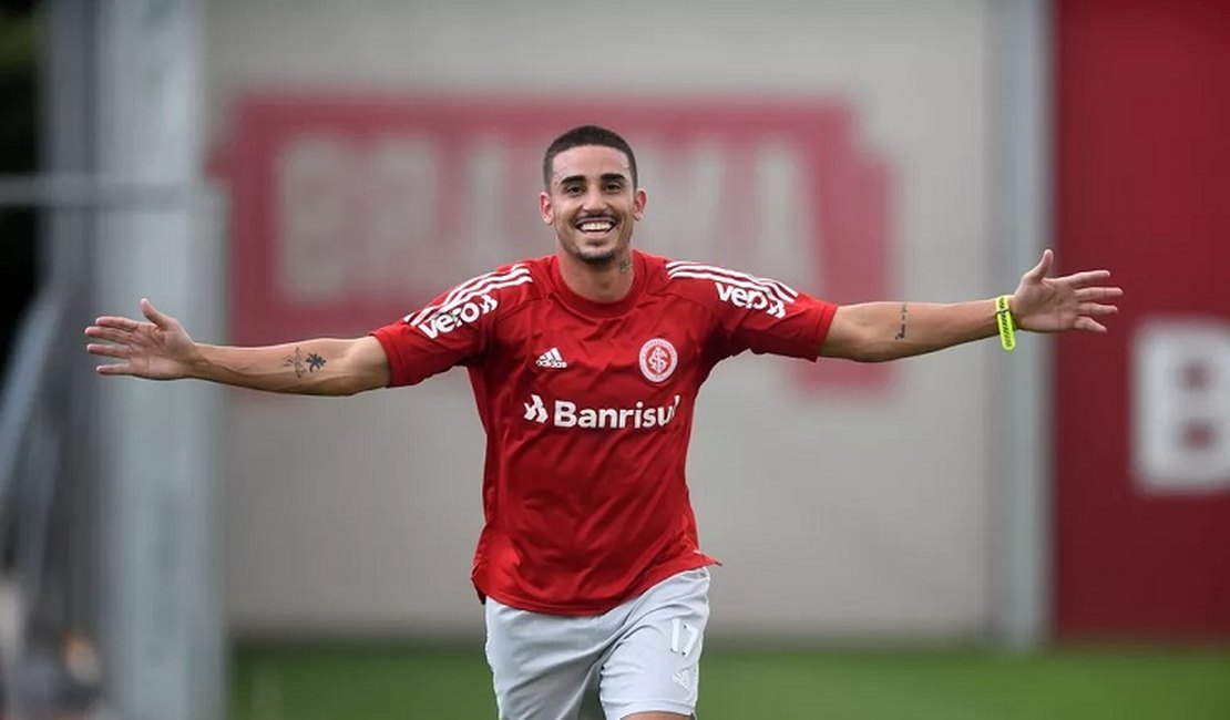 Inter aceita proposta de clube árabe e acerta saída de Thiago Galhardo por empréstimo