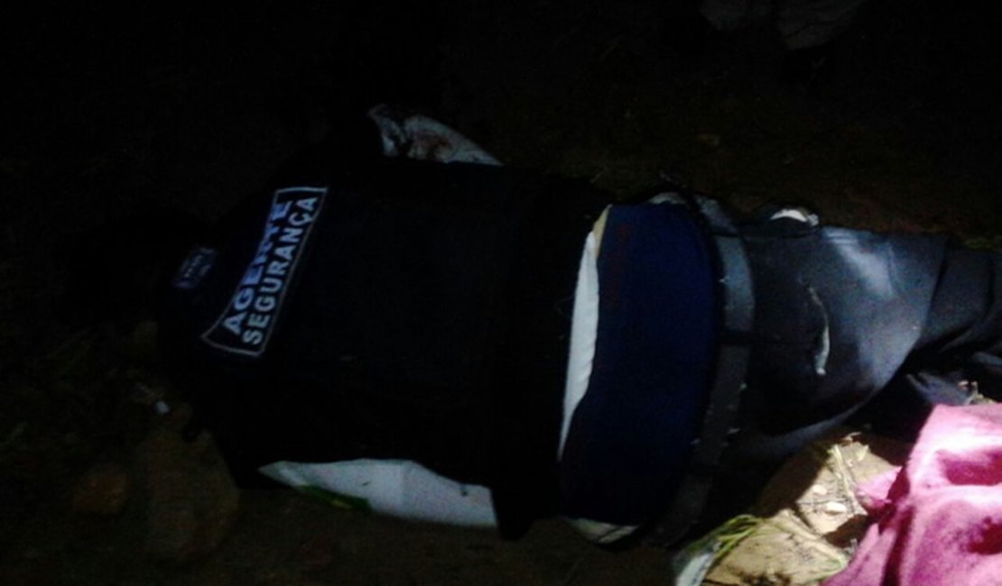 Homem tem veículo interceptado e é morto a tiros em Traipu