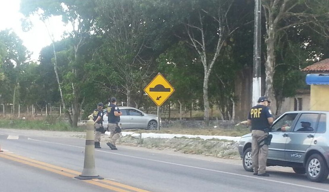 PRF realiza ações da Operação Rodovida em Atalaia