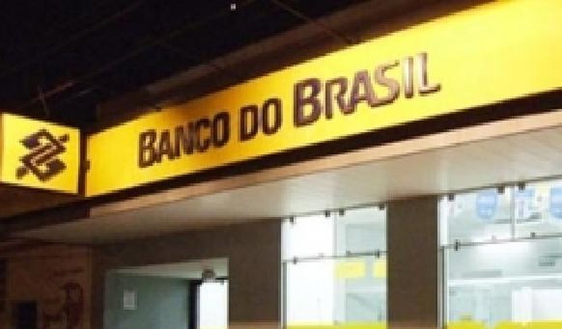 Bandidos armados fazem reféns e explodem agência do BB em Coruripe