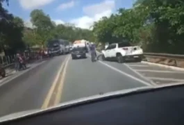 Batida de frente entre picape e ônibus deixa motorista ferido em Satuba