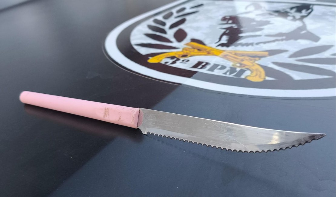 Homem é flagrado com faca durante patrulhamento no Centro de Arapiraca