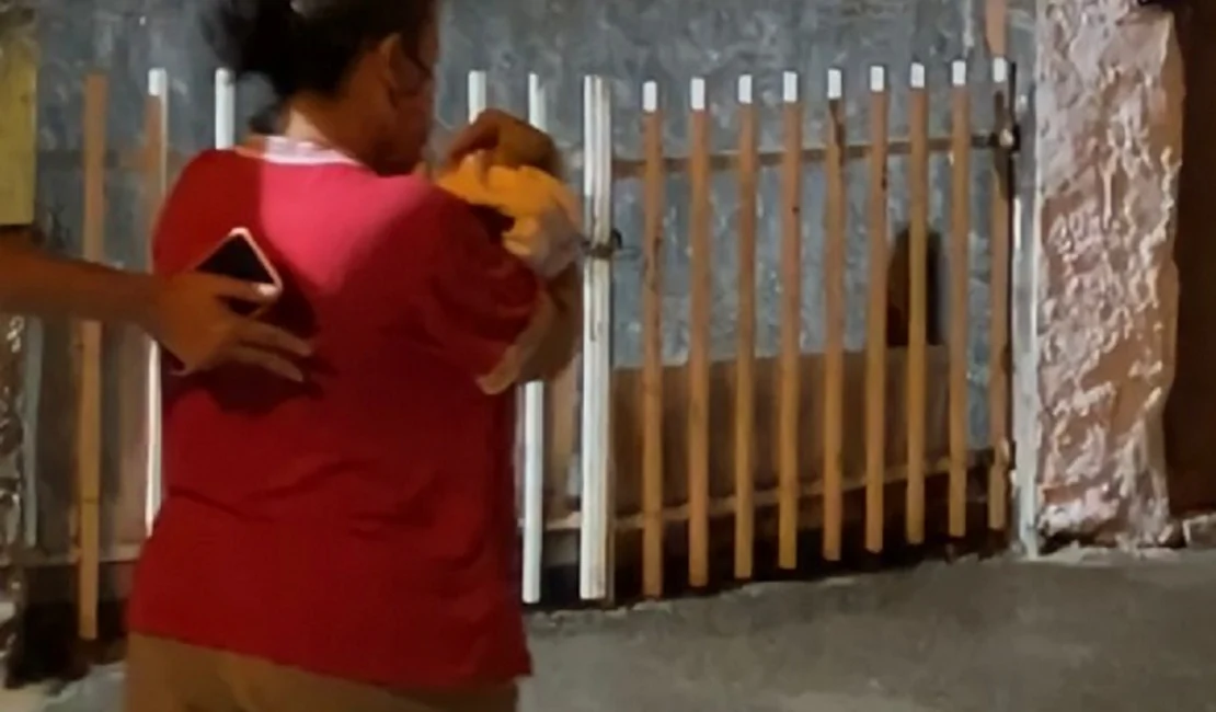 Polícia resgata bebê que foi sequestrada por mulher na saída da maternidade em Maceió