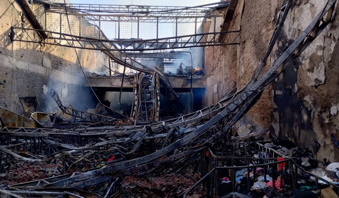 Parte da Lojas Imperador do Centro de Maceió é destruída por incêndio de grandes proporções