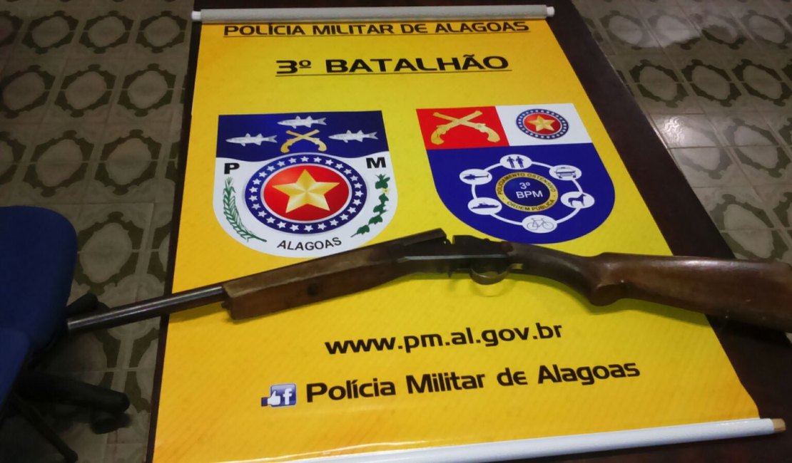 PM prende jovem por porte ilegal de ama de fogo em Arapiraca