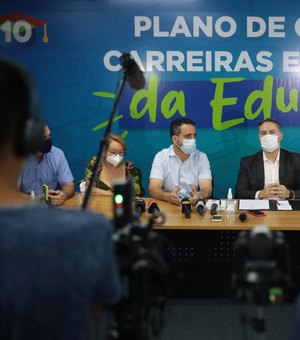 Servidores da educação terão quatro salários reajustados ainda em 2021, anuncia Renan Filho