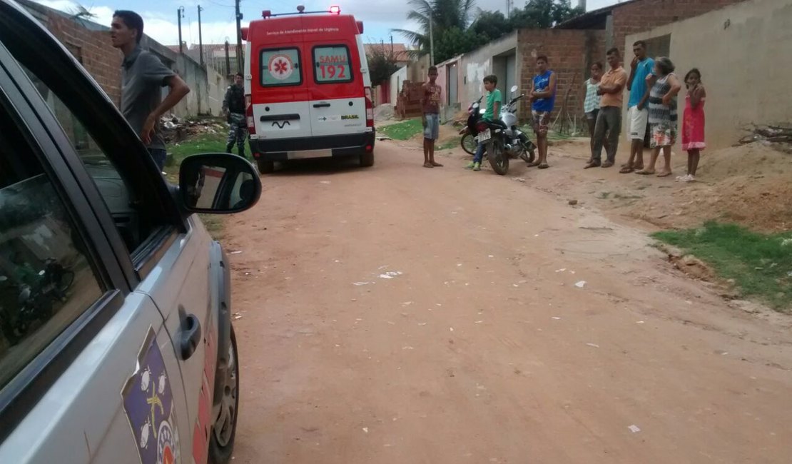 Dois homens são gravemente feridos a facadas após discussão em Arapiraca