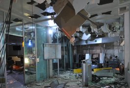 Bandidos fazem 'cordão humano' e reféns em assalto a bancos na véspera do Natal