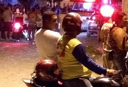 Jovem é baleado em frente à escola no bairro Brasília