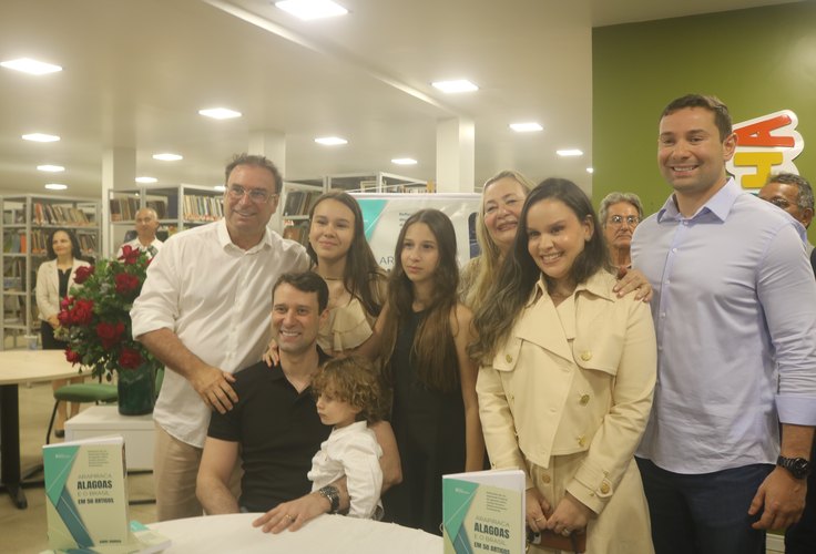 Deputado Daniel Barbosa lança livro 'Arapiraca, Alagoas e o Brasil - em 50 artigos' com reflexões sobre desenvolvimento e justiça social