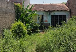 Mulher é encontrada morta e com a calcinha abaixada em imóvel abandonado em Arapiraca