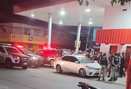 Agente da Reviver é morto a tiros dentro de veículo no pátio de posto de combustíveis, em Arapiraca