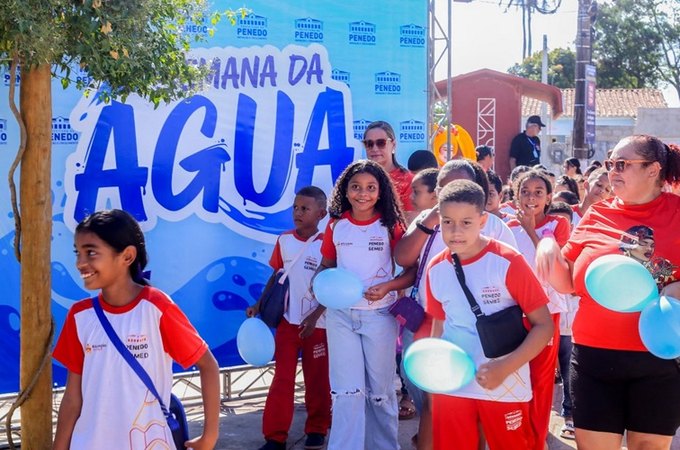 Arte e diversão ensinam crianças sobre uso consciente da água em Penedo