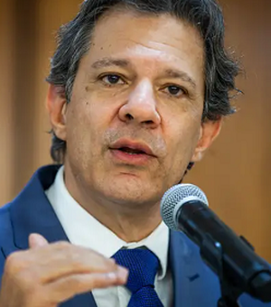 Possível vitória de Milei nas eleições argentinas preocupa o Brasil, diz Haddad
