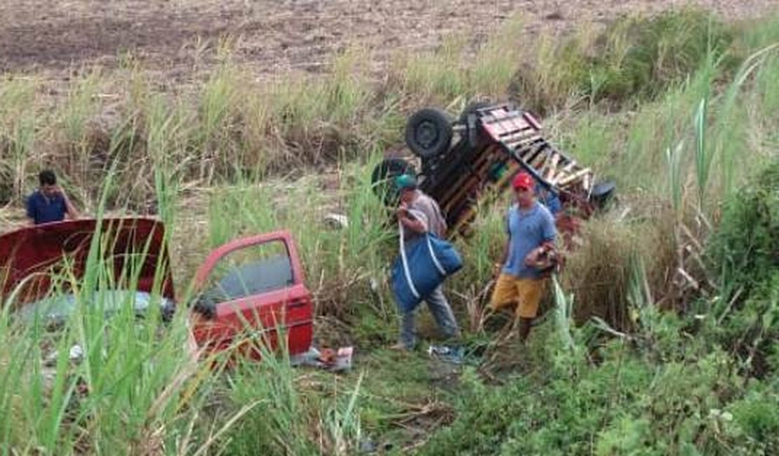 Veículo capota após retorno de feira livre, em Campo Alegre