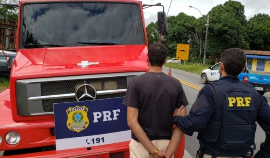 PRF flagra caminhoneiro com 60 comprimidos de anfetamina na BR-101, em Pilar