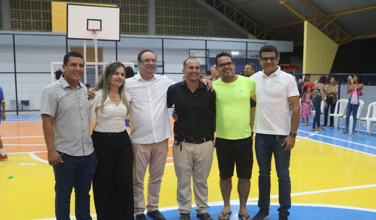 Luciano Barbosa entrega ﻿ginásio poliesportivo no bairro Boa Vista, em Arapiraca; assista