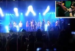 VÍDEO: cantor do 'Forró da Pegação' é preso por desacato durante show em Pernambuco