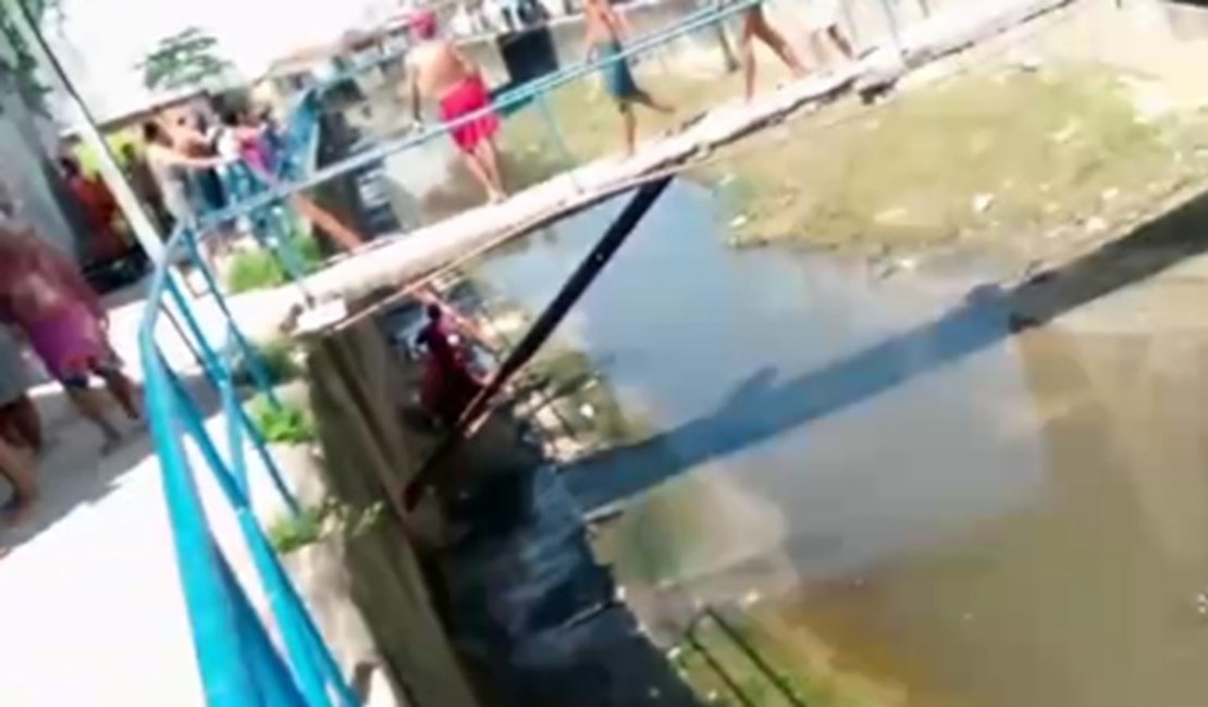 Mulher cai dentro de riacho e sofre ferimentos no Vale do Reginaldo, em Maceió