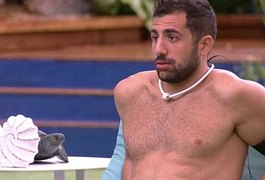 BBB ameaça expulsar brothers que persistirem com brincadeira de contato físico