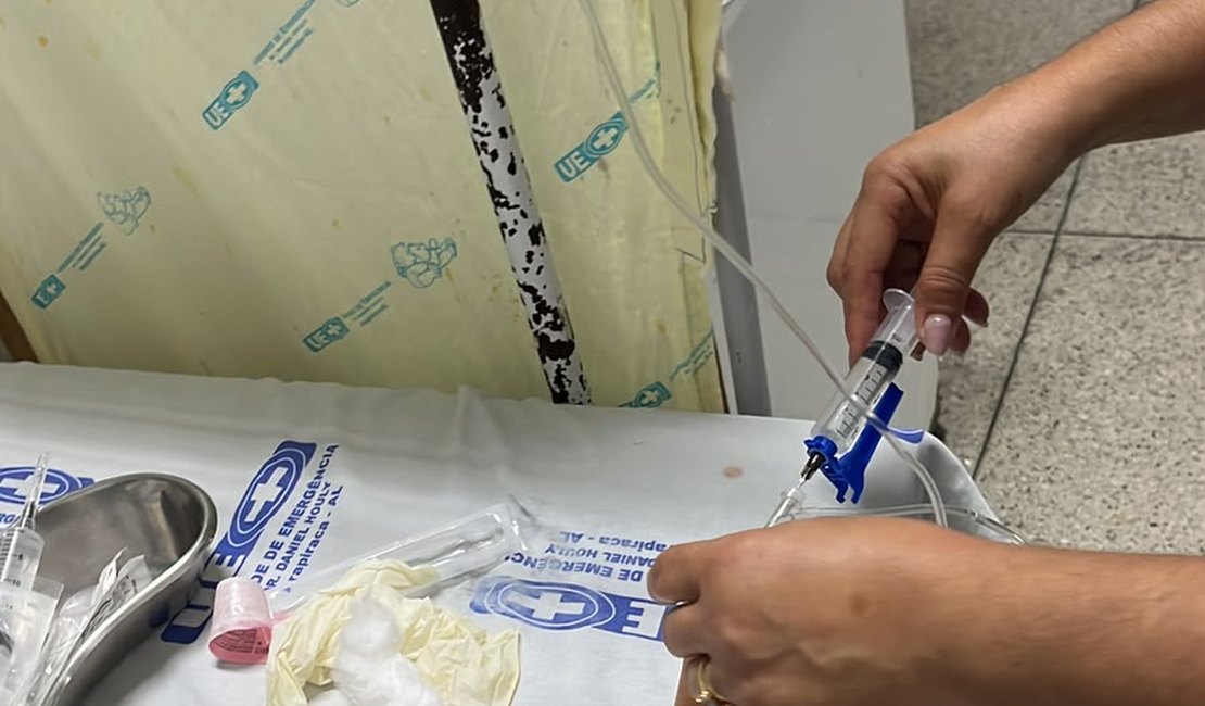Arapiraquense é internado por intoxicação após encontrar barata em refeição no Shopping