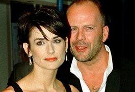 Filhas de Bruce Willis e Demi Moore tiram foto em banheira