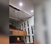 Tempestade provoca queda de parte do forro de teto de igreja no interior de São Paulo
