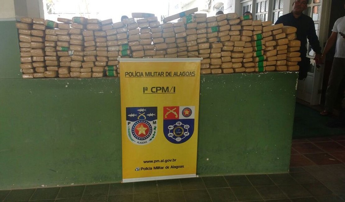 Polícia apreende cerca de 300 kg de maconha na BR-101, em São Miguel dos Campos