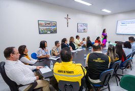 Prefeito Luciano coordena reunião para socialização do Plano Municipal da Infância