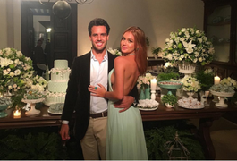 Marina Ruy Barbosa arrasa em pose com vestido decotado ao lado do noivo