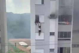 Criança que incendiou casa de avós pesquisou por “rituais de bruxaria”