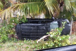 Irmão do influenciador Roninho, da turma do Carlinhos Maia, fica ferido após capotar carro no interior de Alagoas