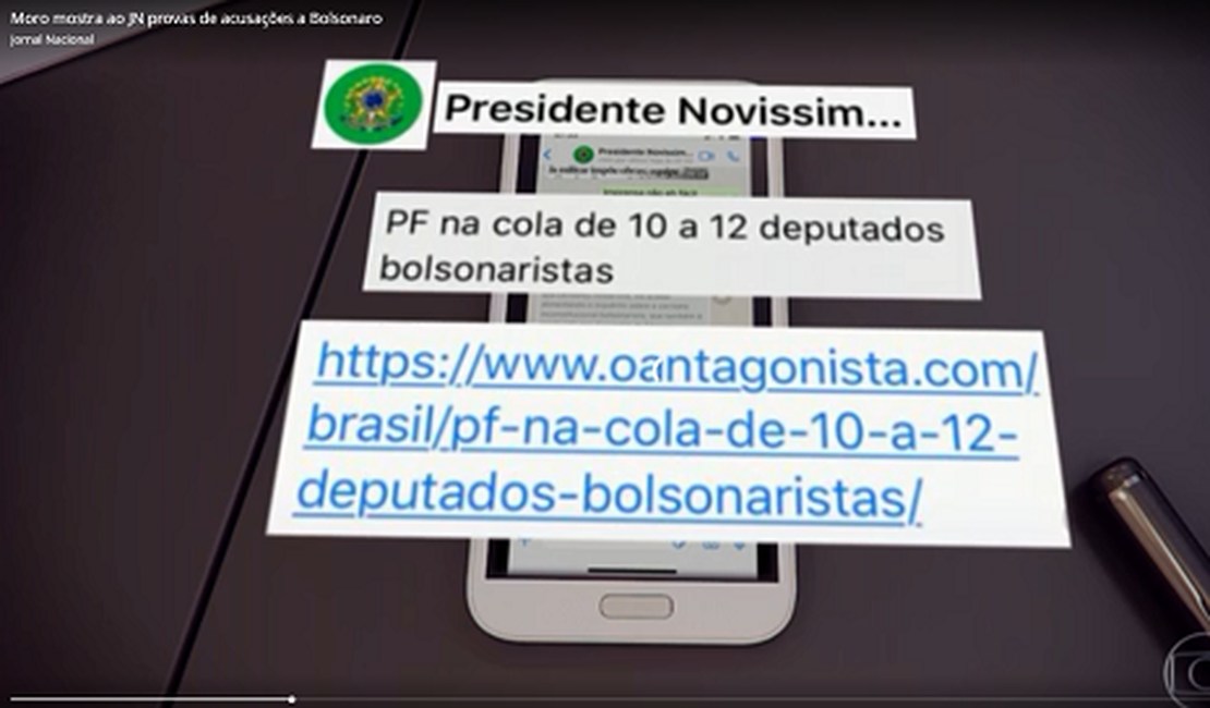 Moro exibe troca de mensagens em que Bolsonaro cobra mudança no comando da PF