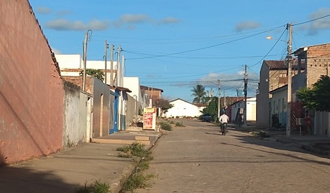 Grávida de 3 meses, mulher fica ferida após muro desabar sobre ela no bairro Primavera