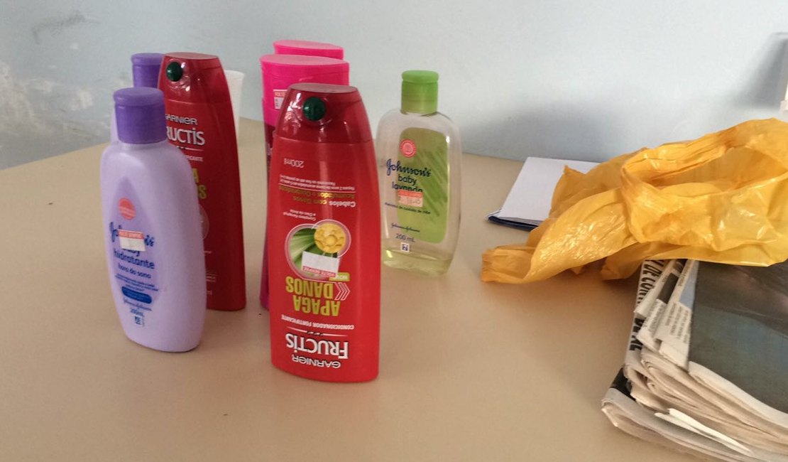 Mulher é detida em flagrante após furtar produtos de higiene em supermercado, em Arapiraca