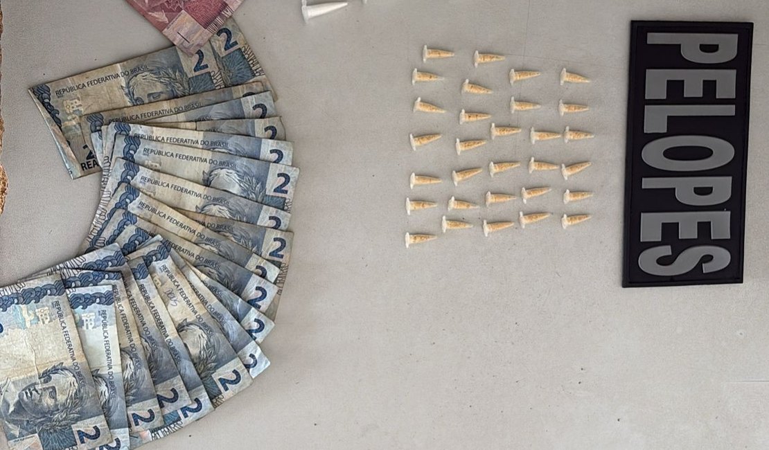 Mulher é presa com 73 pinos de drogas no bairro Primavera, em Arapiraca