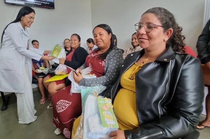 Unidade Especializada em Pré-Natal de Alto Risco realiza atividades do Agosto Dourado com gestantes