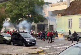 Briga entre torcidas de Juventude e Athletico nos arredores do Alfredo Jaconi deixa feridos